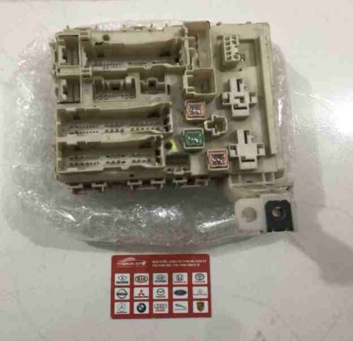 HỘP CẦU CHÌ TRONG XE TOYOTA ALTIS