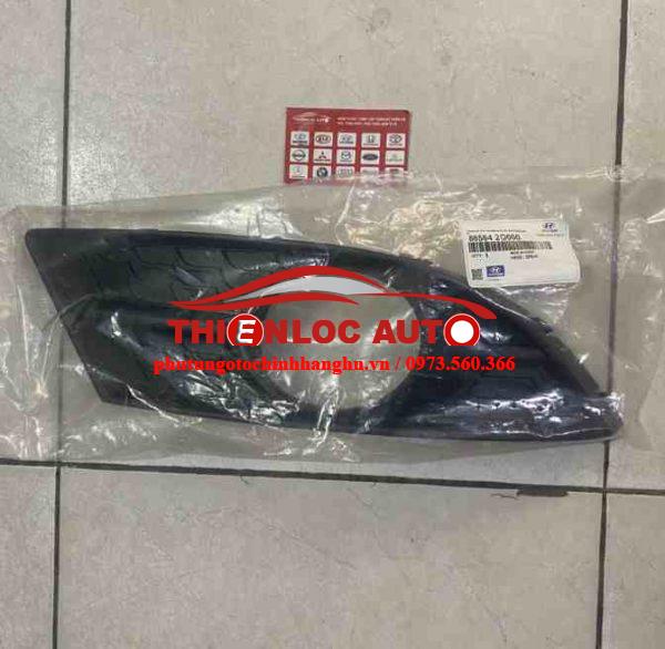 ỐP ĐÈN GẦM PHẢI HYUNDAI AVANTE
