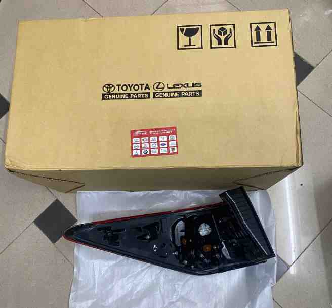 ĐÈN HẬU MẢNH NGOÀI PHỤ TOYOTA FORTUNER